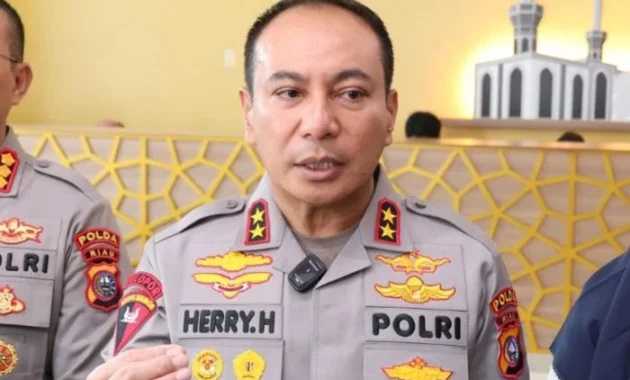 Kapolda Riau Copot Kapolsek dan Kanit Reskrim Panipahan Usai Unjuk Rasa Berujung Ricuh