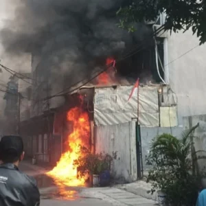 Kebakaran di Grogol Petamburan, Jakarta Barat Menewaskan Sepasang Orang Tua dan Anak, Saksi Duga Ledakan Kabel