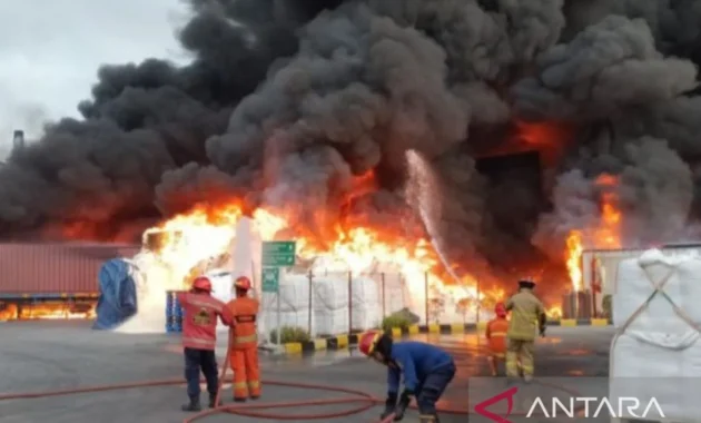 Kebakaran Gudah Gas Elpiji di Cimuning, Bekasi: 4 Meninggal, 6 Korban Luka Bakar Dirawat di RS Kebakaran Gudah Gas Elpiji di Cimuning, Bekasi: 4 Meninggal, 6 Korban Luka Bakar Dirawat di RS