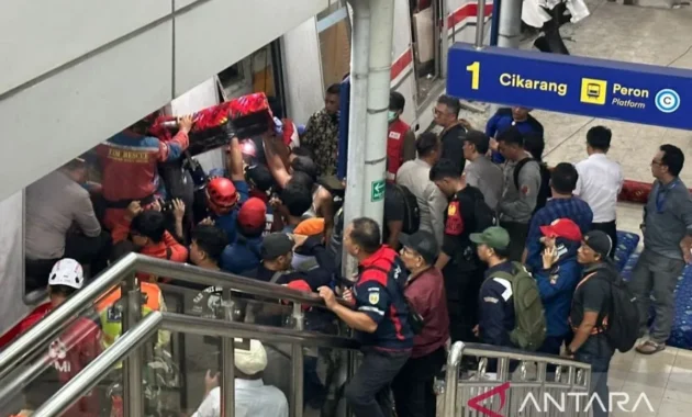 Kecelakaan di Stasiun Bekasi Timur, KAI Hentikan Sementara Perjalanan KA Jarak Jauh dari Gambir dan Pasar Senen