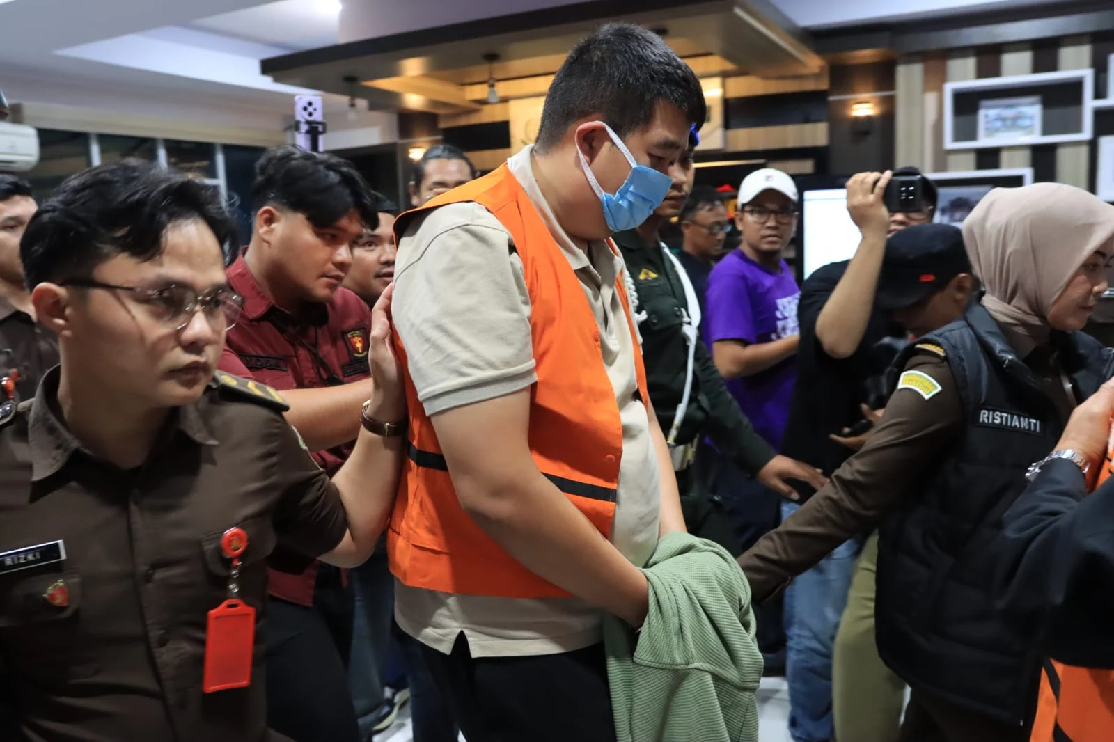 Kejagung Gencar Kunci Samin Tan, Aspidum Kejati Jatim Dicopot: Skandal Korupsi Tambang PT AKT Terungkap!