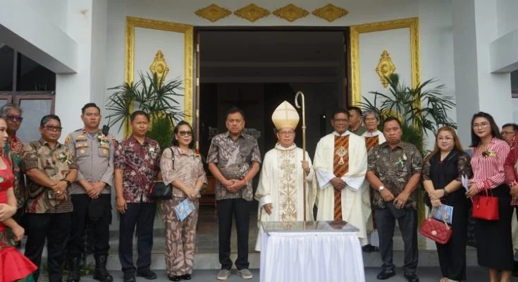 Kepala BNPB Kunjungi Gereja Katolik Rumengkor-Minahasa Usai Gempa
