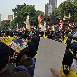 Kerusuhan Demo Agustus 2025: Wawan Hermawan Dijatuhi Hukuman 7 Bulan, Tiga Aktivis Magelang Dituduh 6 Bulan Penjara