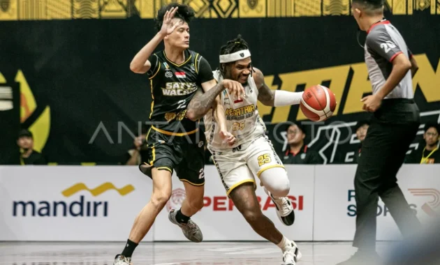 Kesatria Bengawan Solo Menang Telak 102-76 atas Satya Wacana Salatiga