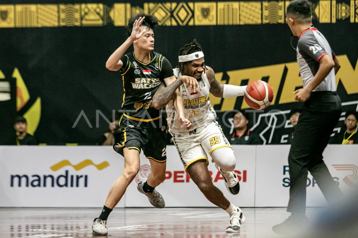 Kesatria Bengawan Solo Menang Telak 102-76 atas Satya Wacana Salatiga
