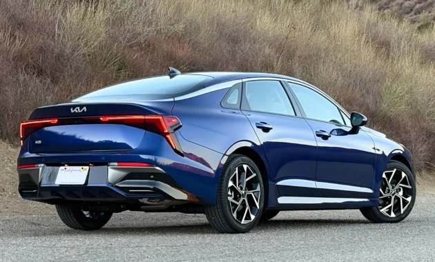 Kia K5 Tambahkan Model Hybrid dengan Performa Setara Mobil Listrik