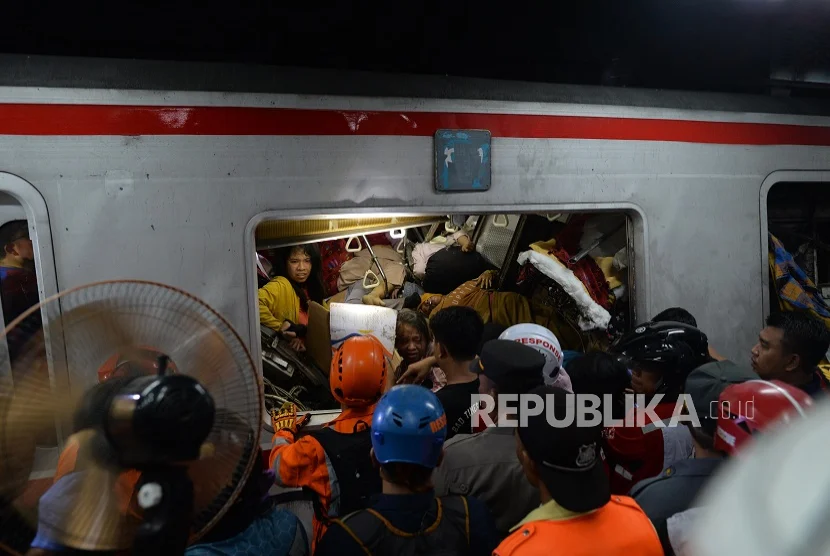KNKT Turunkan Tim Investigasi Kecelakaan KA Argo Bromo dan KRL di Stasiun Bekasi Timur