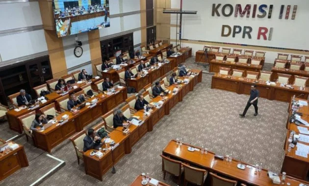 Komisi III DPR Minta Kejagung Evaluasi Kejari Karo dalam Satu Bulan Pasca Amsal Sitepu Dibebaskan Komisi III DPR Minta Kejagung Evaluasi Kejari Karo dalam Satu Bulan Pasca Amsal Sitepu Dibebaskan