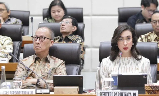 Komisi VII DPR RI Bahas Dampak Mudik‑Geopolitik Terhadap Pariwisata dalam Rapat Bersama Menpar