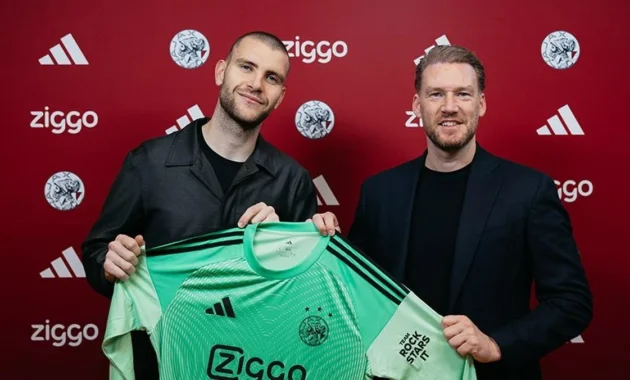 Kontroversi Maarten Paes di Ajax: Dari Olok‑Olok Pundit Belanda hingga Tekanan Poin Champions League