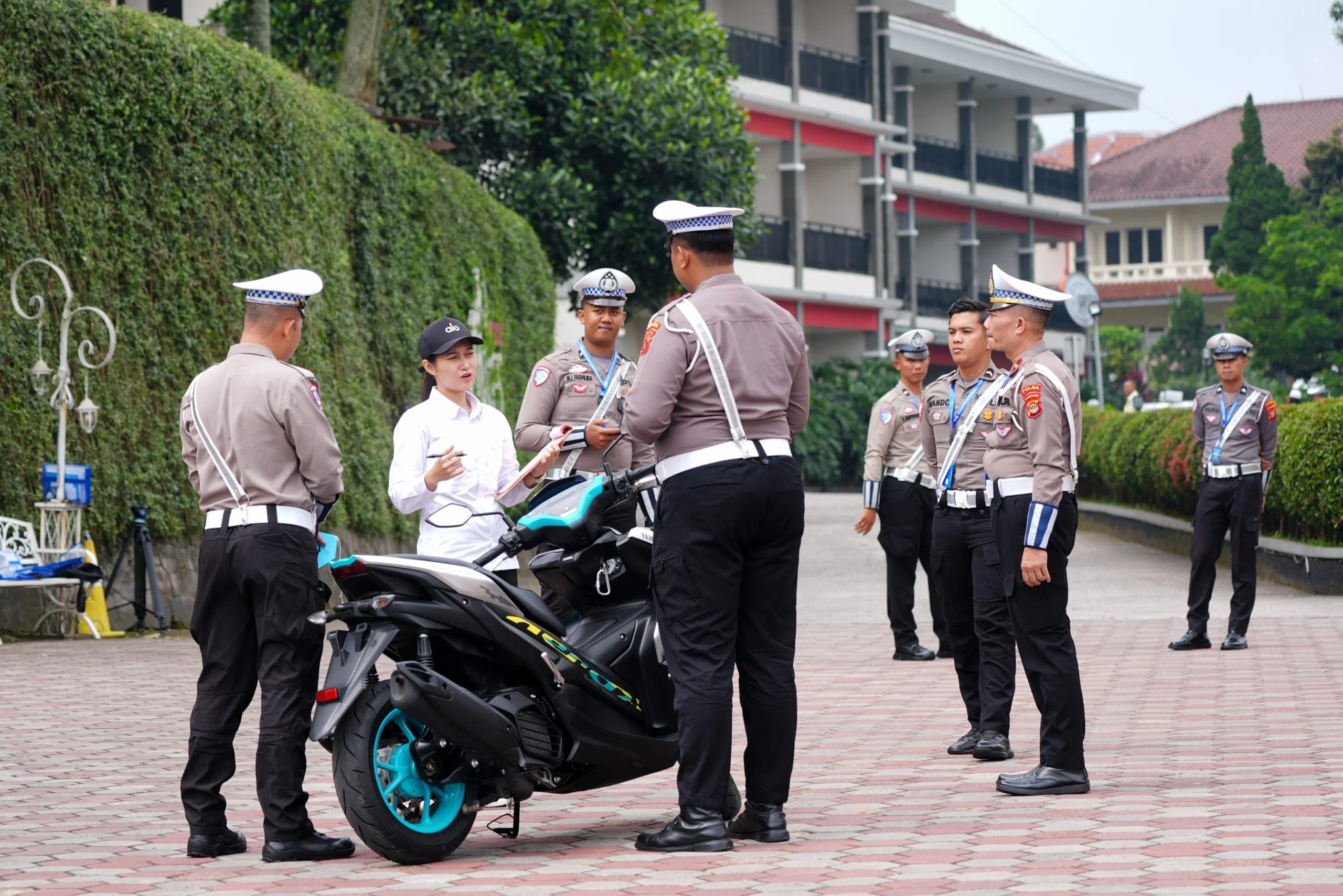Korlantas Polri Perangi Hoaks Pajak Kendaraan, Gelar Pelatihan ETLE 2026, dan Luncurkan Inisiatif Pajak Angkutan Pelat Kuning