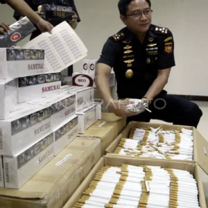 KPK Duga Pengusaha Rokok Raup Keuntungan dari Suap Pita Cukai Ilegal
