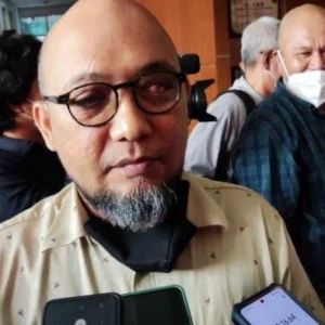 KPK Pamerkan Barang Bukti, Faizal Assegaf Diduga Terima Apple hingga Mirrorless Lumix dari Tersangka Bea Cukai