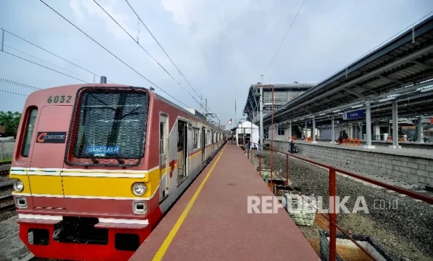 KRL ke Stasiun Cikarang Hanya Berhenti di Stasiun Bekasi, Layanan Belum Normal KRL ke Stasiun Cikarang Hanya Berhenti di Stasiun Bekasi, Layanan Belum Normal