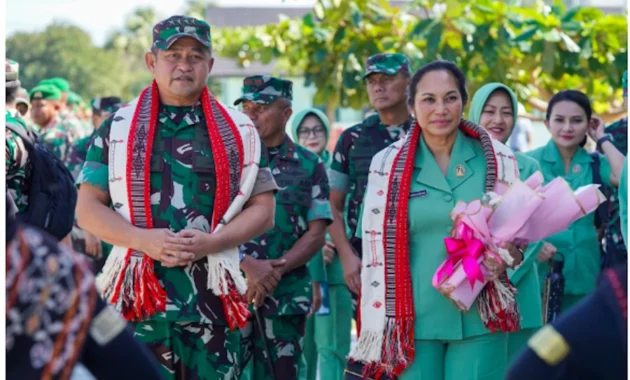 KSAD Maruli Simanjuntak Antarkan Jenazah Tiga Prajurit TNI Gugur di Lebanon Melalui Bandara Soekarno-Hatta KSAD Maruli Simanjuntak Antarkan Jenazah Tiga Prajurit TNI Gugur di Lebanon Melalui Bandara Soekarno-Hatta