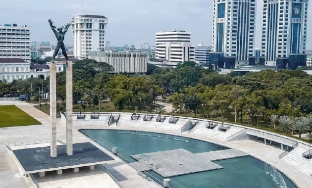 Lapangan Banteng Jadi Pusat Aktivitas: Dari Layanan Samsat Keliling hingga Penangkapan Penjahat dan Pergantian Dirjen Kemenkeu Lapangan Banteng Jadi Pusat Aktivitas: Dari Layanan Samsat Keliling hingga Penangkapan Penjahat dan Pergantian Dirjen Kemenkeu