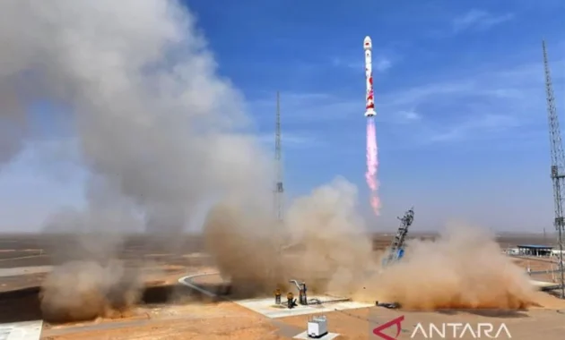 Laporan: Iran Manfaatkan Satelit China untuk Menargetkan Pangkalan Militer AS di Teluk