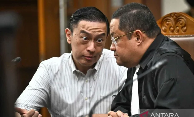 Lebih Ngaco dari Kasus Amsal Sitepu dan Tom Lembong, Ferry Irwandi Bongkar Kejanggalan Kasus Chromebook Ibam