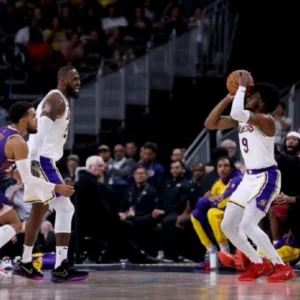 LeBron dan Bronny James Ukir Sejarah di Playoff NBA
