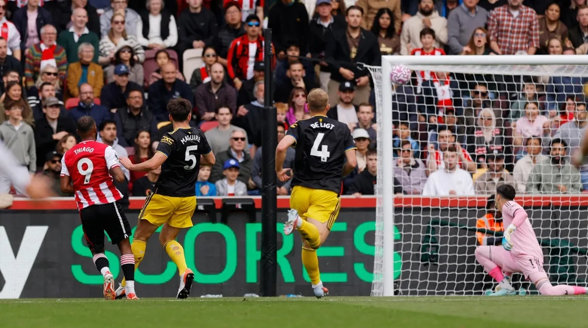 Lisandro Martínez Dihukum Tiga Pertandingan, Dampak Besar bagi Manchester United di Laga Brentford