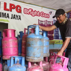 LPG 12 Kg Naik? Bahlil Tegaskan Nonsubsidi Itu Untuk Orang Kaya, Harga 3 Kg Tetap Aman!