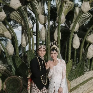 Luna Maya dan Maxime Bouttier Pilih Lebaran di Atas Kapal Raja Ampat: Romansa, Petualangan, dan Kesempatan Eksklusif