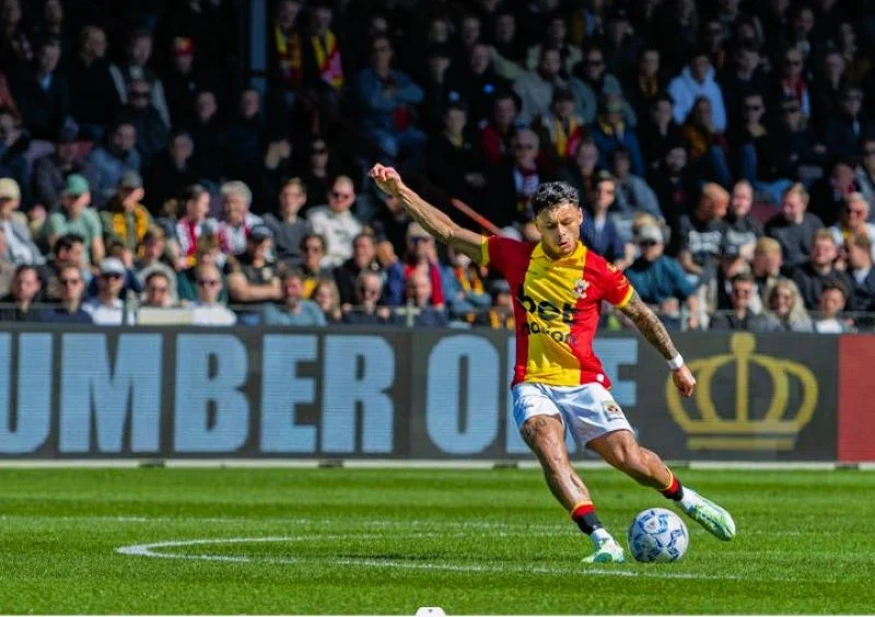 Maarten Paes Cetak Clean Sheet, Dean James Kembali Bermain untuk Go Ahead Eagles