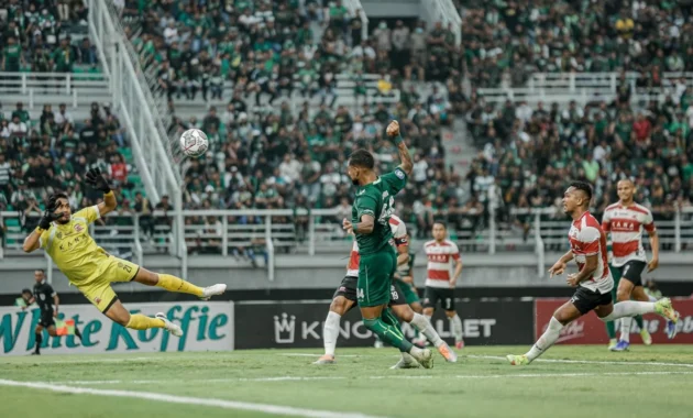 Madura United Raih Kemenangan 2-1 atas Persebaya di Stadion Gelora Bung Tomo