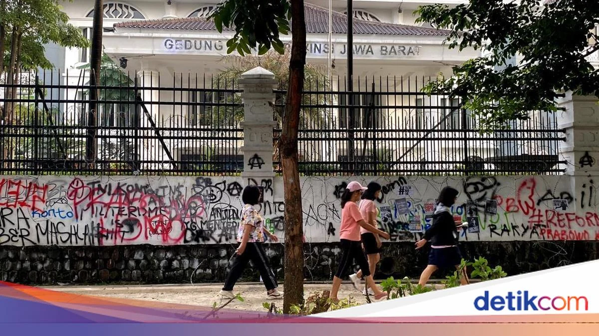 Mahasiswa Bandung Gempur DPRD Jabar: Tuntut Uji UU TNI, Soroti Kasus Andrie Yunus dan Krisis Ekonomi Nasional