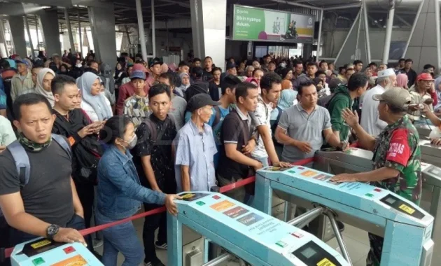 Mati Lampu KRL Green Line: Ribuan Penumpang Tertunda, Penyebab Listrik Aliran Atas Padam