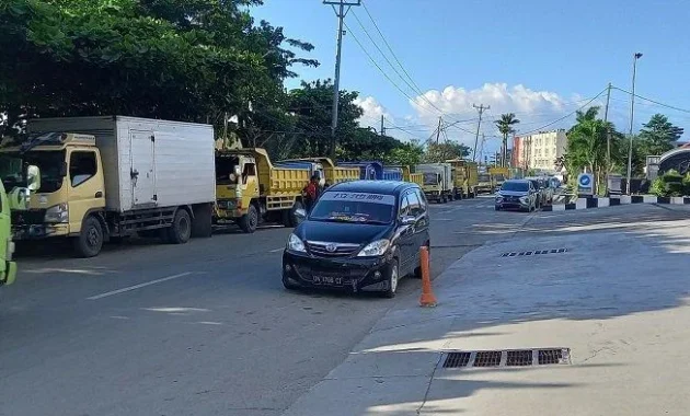 Maut di Antrean Solar Palembang: Sopir Truk Tertusuk, Kecelakaan Lain Bikin Heboh