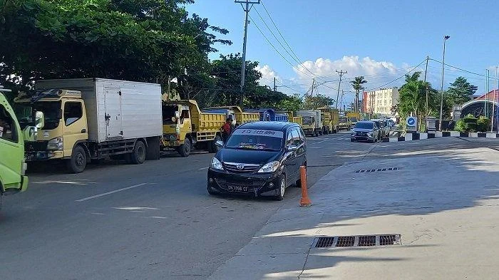 Maut di Antrean Solar Palembang: Sopir Truk Tertusuk, Kecelakaan Lain Bikin Heboh