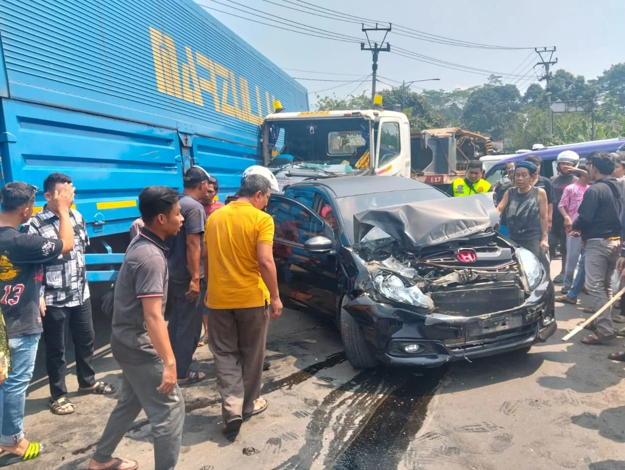 Maut di Probolinggo: Truk Trailer Rem Blong Menyebabkan 4 Kematian dalam Kecelakaan Beruntun