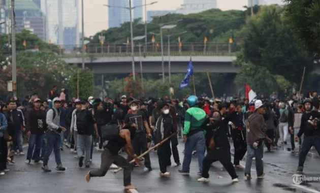 May Day 2026: Buruh Pilih Aksi di DPR Ketimbang Pesta di Monas, Ini Alasannya