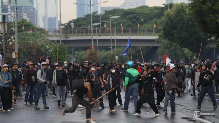 May Day 2026: Buruh Pilih Aksi di DPR Ketimbang Pesta di Monas, Ini Alasannya