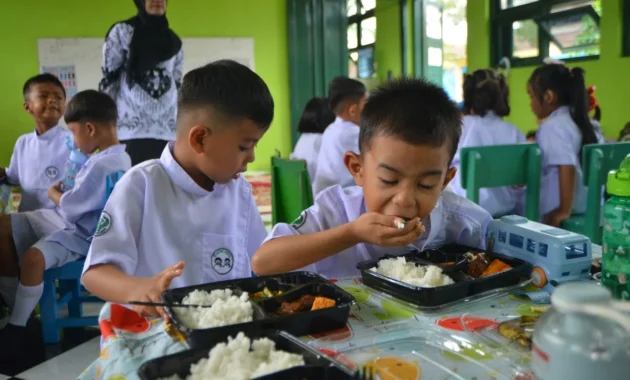 MBG Tingkatkan Konsumsi Buah dan Susu Siswa, Dokter Singgung Manfaat Jangka Panjang