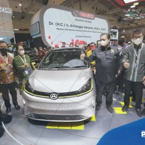 Mendagri Perintahkan Gubernur Bebaskan Pajak Kendaraan Listrik untuk Efisiensi Energi