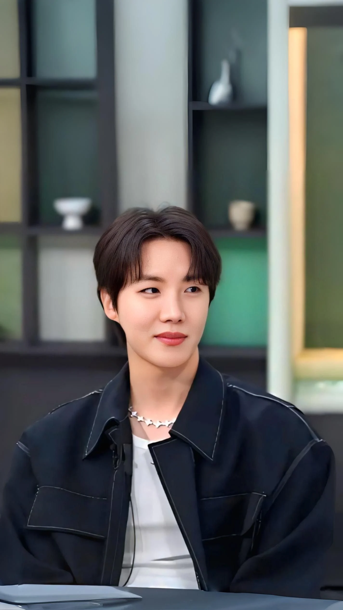 Mengharukan! J-Hope BTS Unggah Foto Menangis di Tokyo, Sedih Neneknya Meninggal