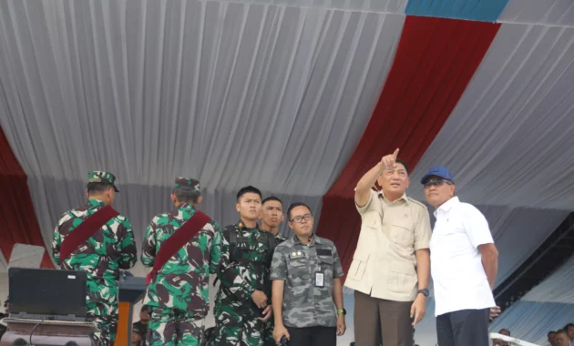 Menhan Sjafrie Tekankan Jiwa Korsa dan Kepatuhan pada Pimpinan saat Tinjau Brigif TP 34 dan Yonif TP 889 di Indramayu