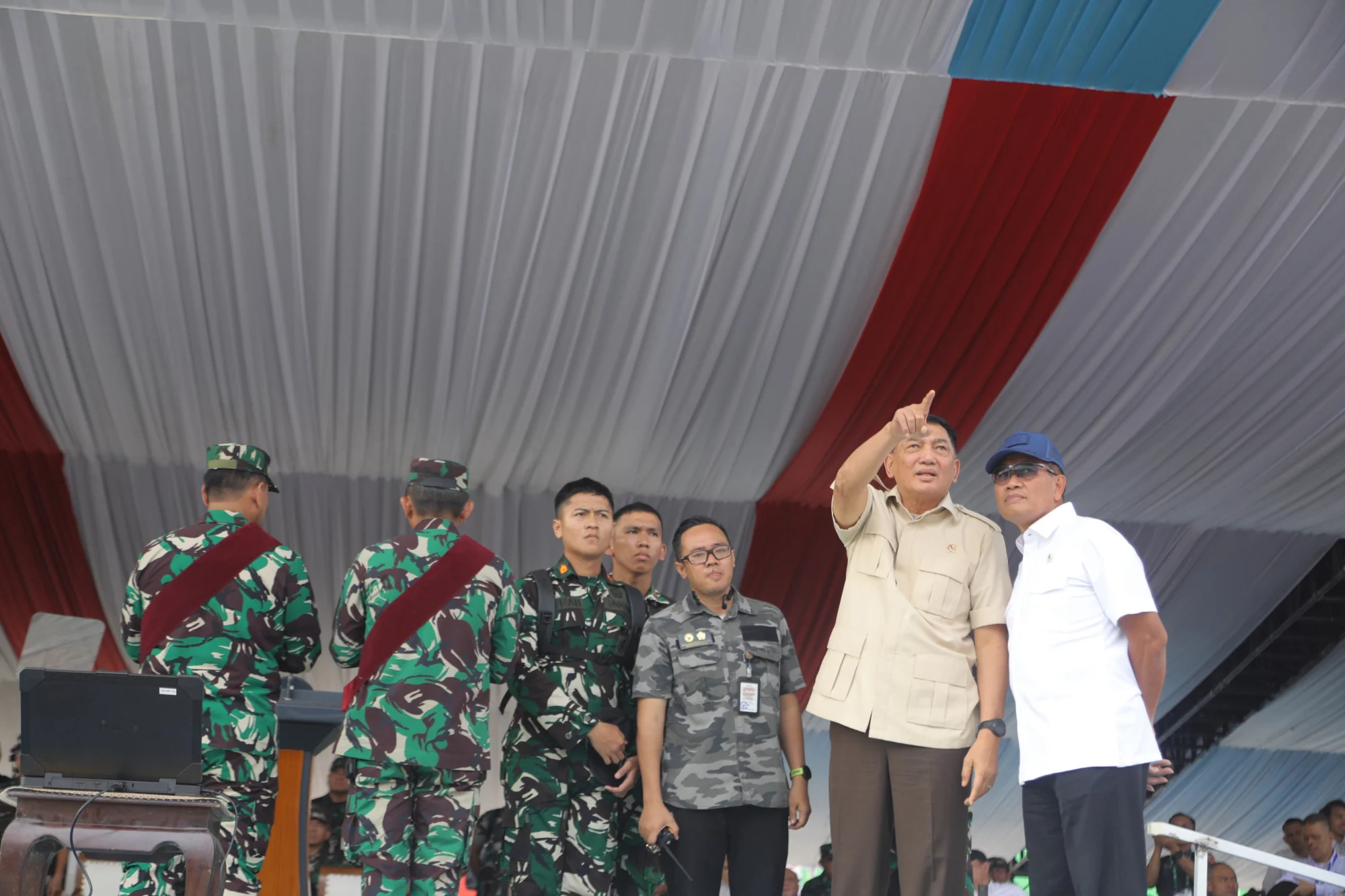 Menhan Sjafrie Tekankan Jiwa Korsa dan Kepatuhan pada Pimpinan saat Tinjau Brigif TP 34 dan Yonif TP 889 di Indramayu