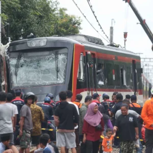 Menhub dan Dirut KAI Pimpin Evakuasi Kecelakaan Kereta di Stasiun Bekasi Timur