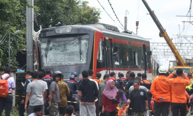 Menhub dan Dirut KAI Pimpin Evakuasi Kecelakaan Kereta di Stasiun Bekasi Timur