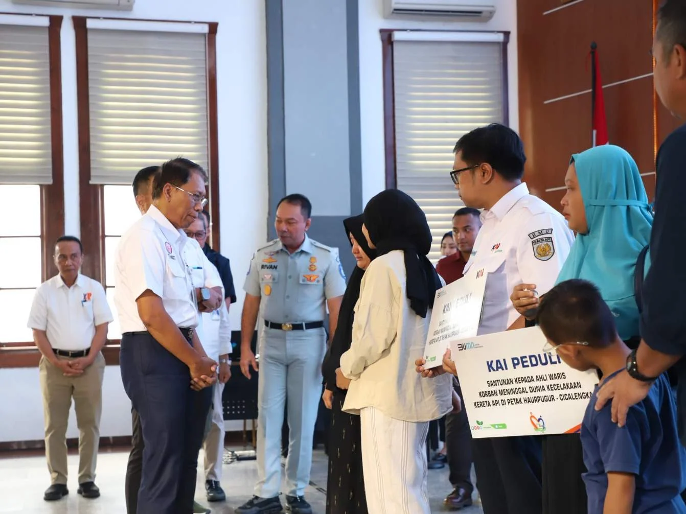 Menhub Dudy Pastikan Santunan untuk Korban Kecelakaan Kereta Bekasi, PT KAI Siapkan Beasiswa Pendidikan