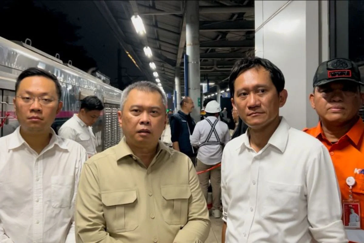 Menhub Kawal Proses Evakuasi Korban Tabrakan Kereta di Bekasi Timur