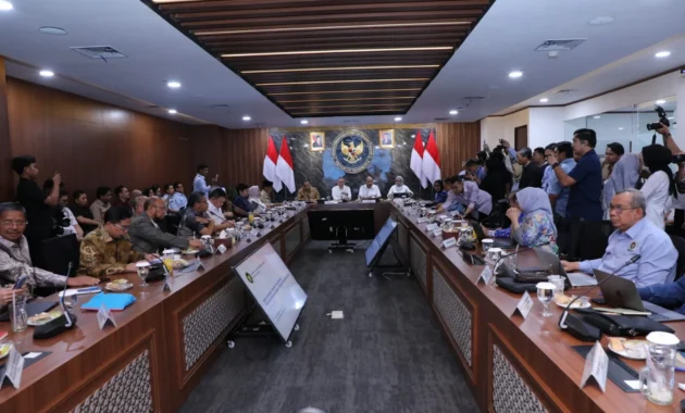 Menko Pangan Bebaskan Strategi Pemerintah Sempurnakan Tata Kelola SPPG