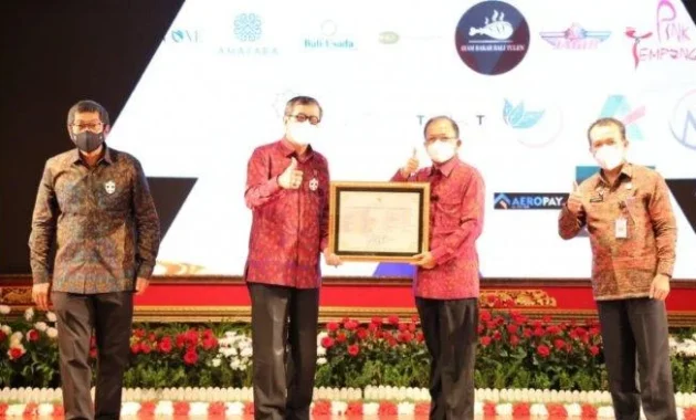 Menkum Serahkan 146 Sertifikat Pencatatan Kekayaan Intelektual di Bali