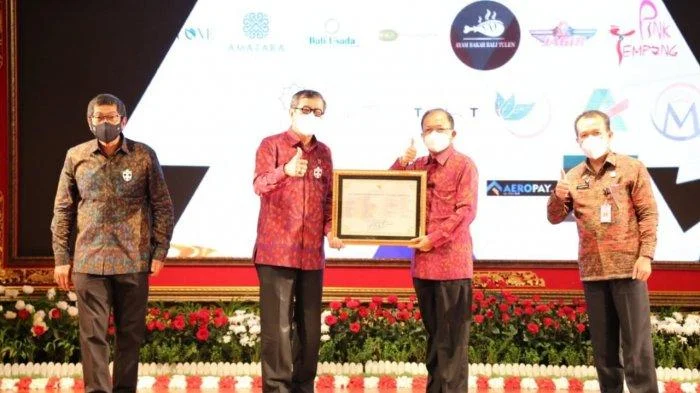 Menkum Serahkan 146 Sertifikat Pencatatan Kekayaan Intelektual di Bali