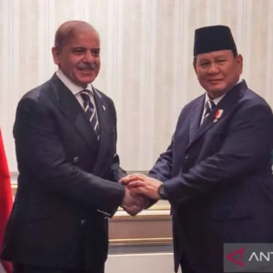 Menlu Iran dan PM Pakistan Gelar Pertemuan Bahas Solusi Perang