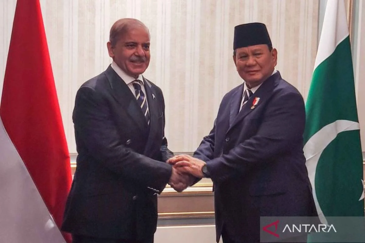 Menlu Iran dan PM Pakistan Gelar Pertemuan Bahas Solusi Perang