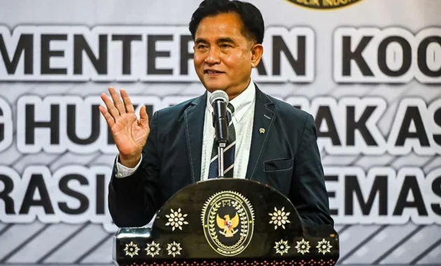 Menteri Koordinator Yuzril Ihza Mahendra Hadiri Pelantikan Hakim Mahkamah Konstitusi di Istana